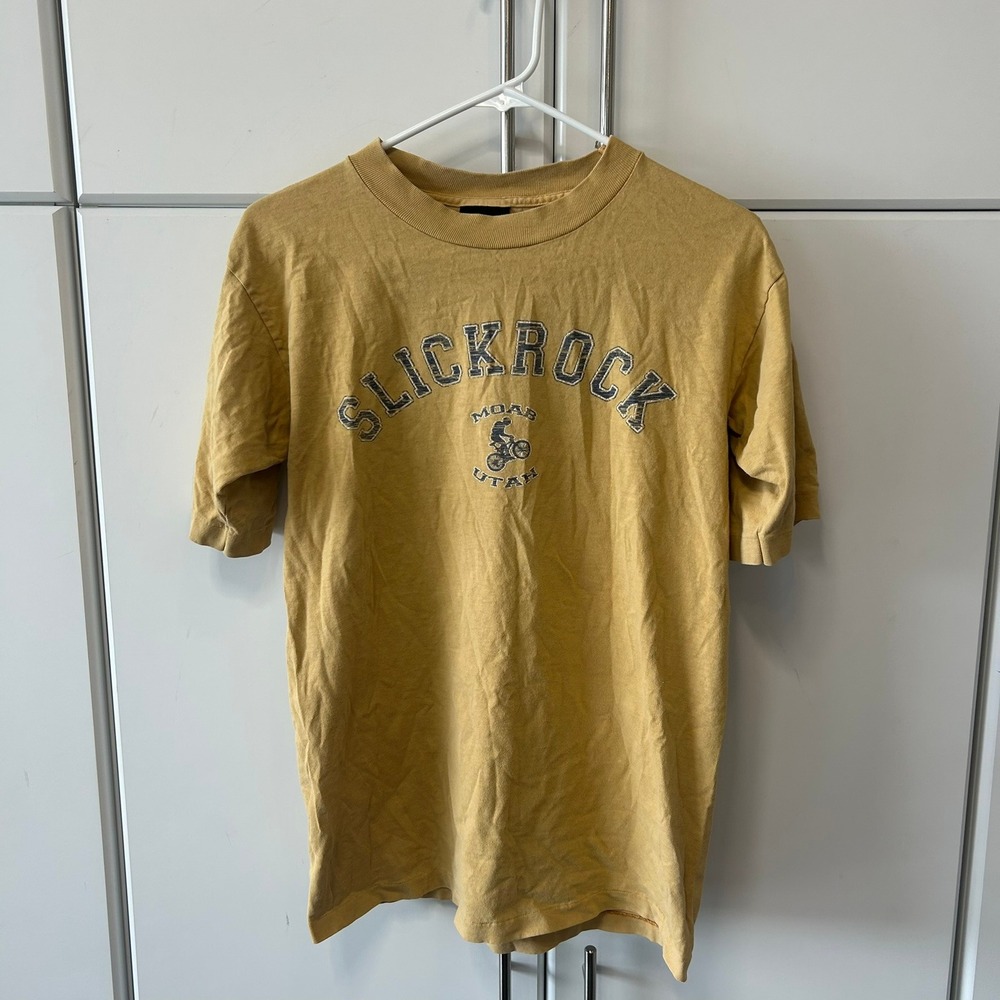 Vintage Prairie Mountain Slickrock Moab Utah T-Shirt Mustard Yellow Medium USA